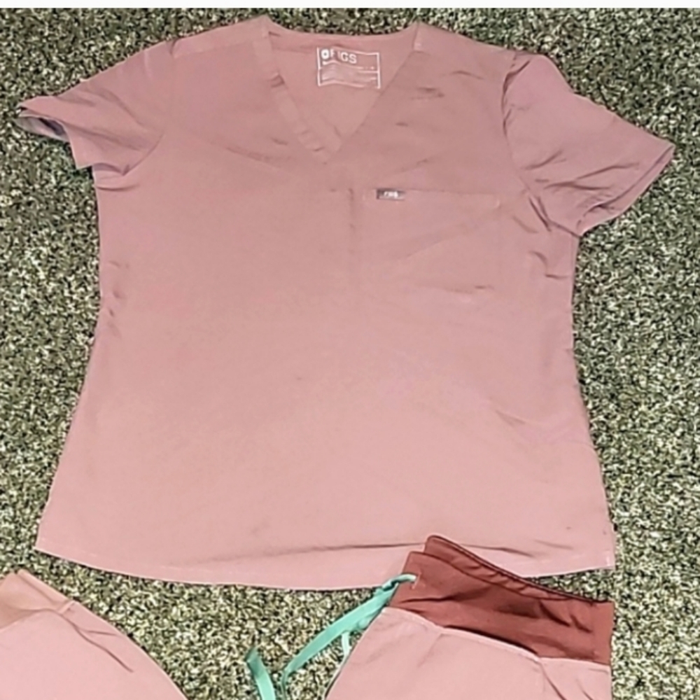 FIGS scrub top